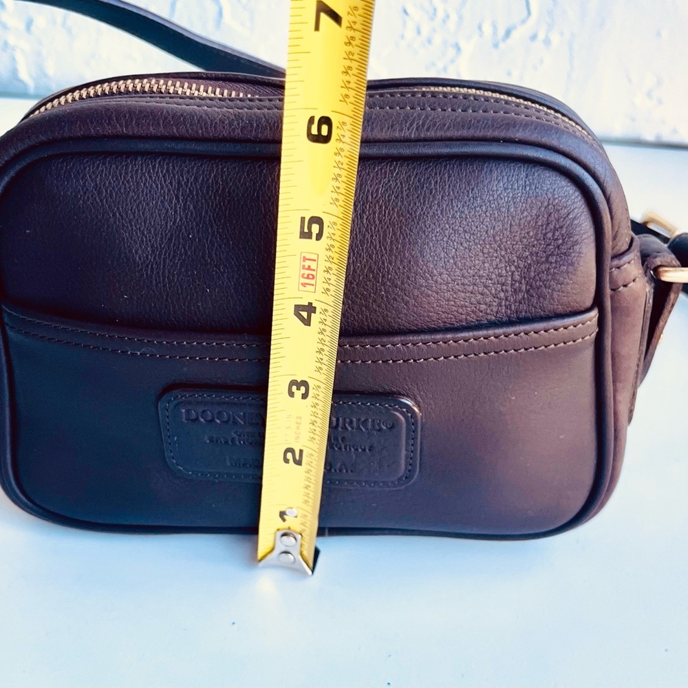 MINI VINTAGE DOONEY & BOURKE MINI COMPACT DARK BROWN SHOULDER BAG - Picture 9 of 13